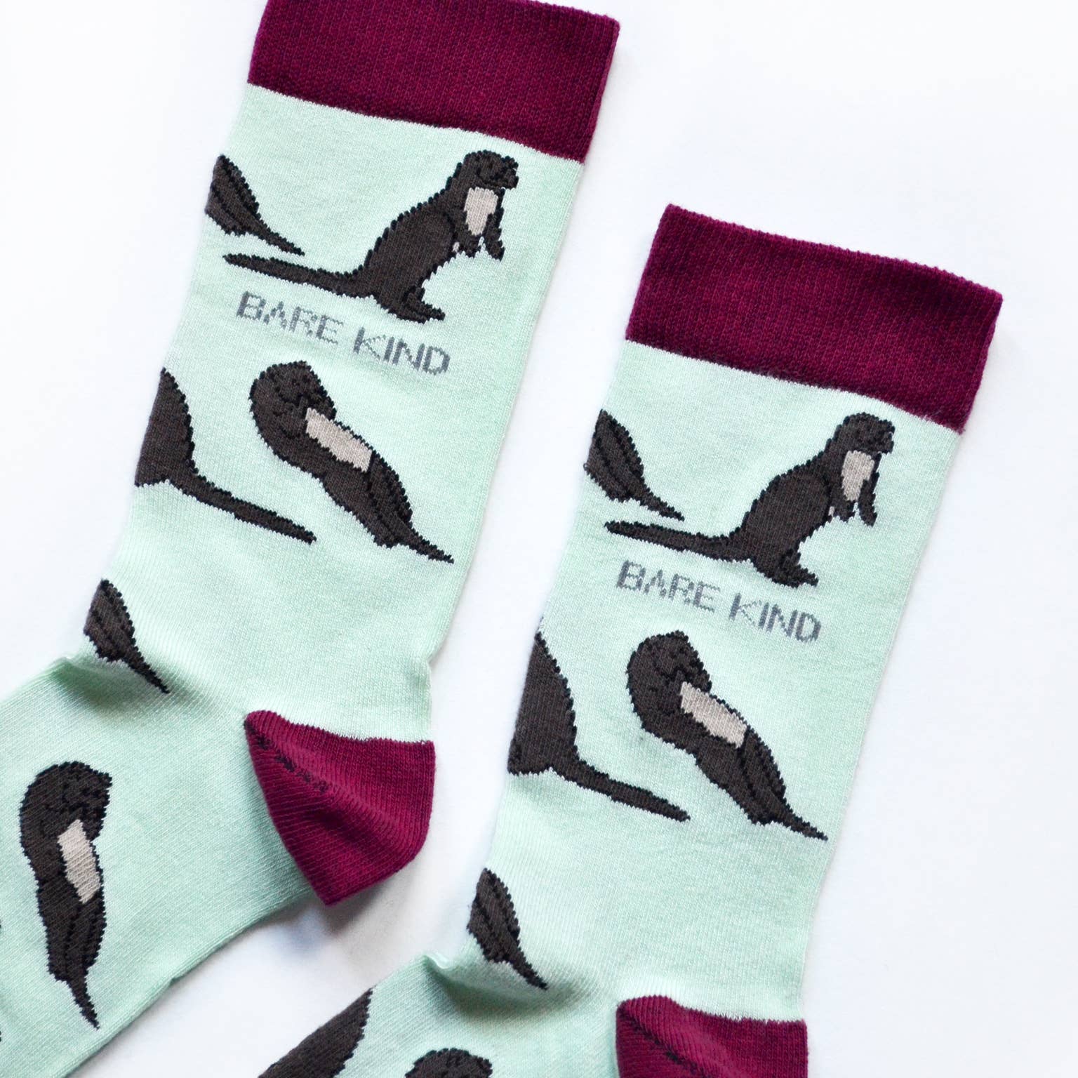 Pastel Green Socks: Otters / Single Pair / UK Adult 7-11