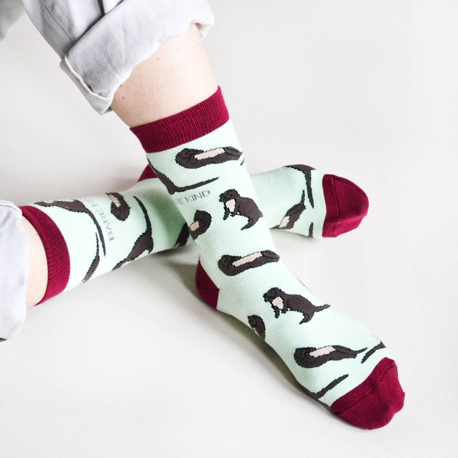 Pastel Green Socks: Otters / Single Pair / UK Adult 7-11