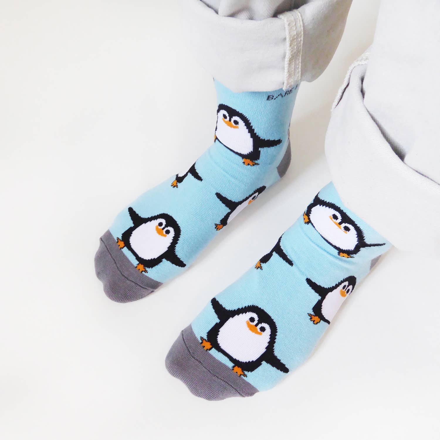 Aqua Socks: Penguins / Single Pair / UK Adult 4-7